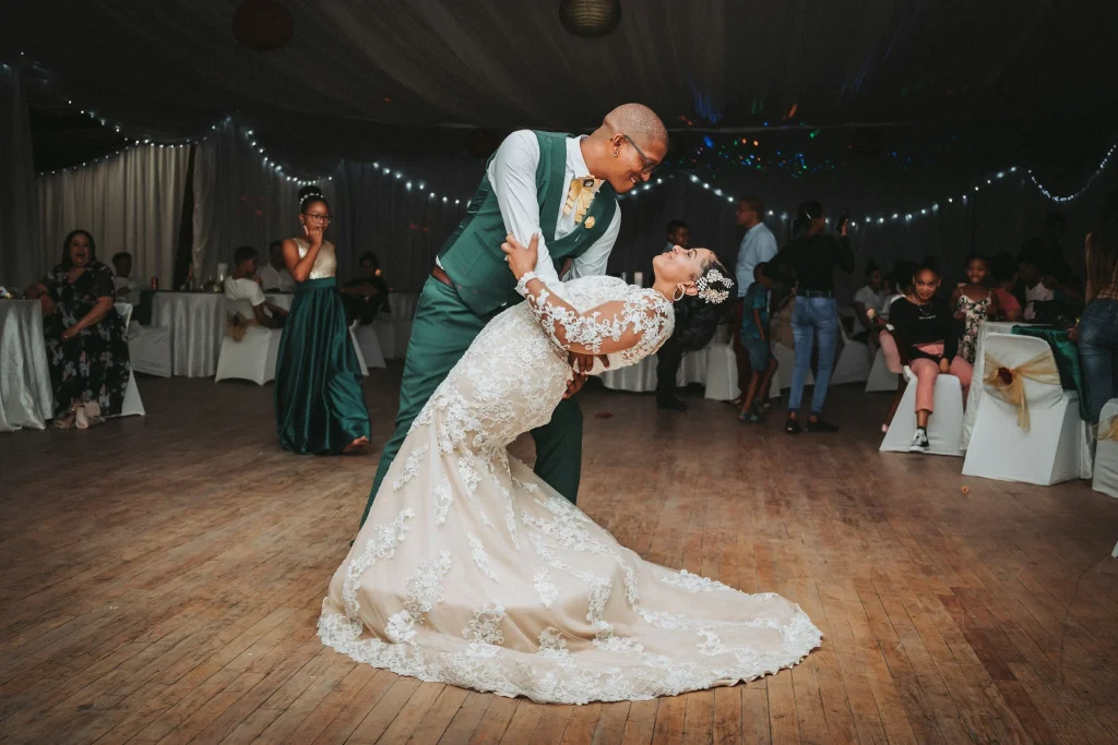 Toilet Trailer Hire for Outdoor Weddings – Why Mobile Toilet Trailers Are Essential