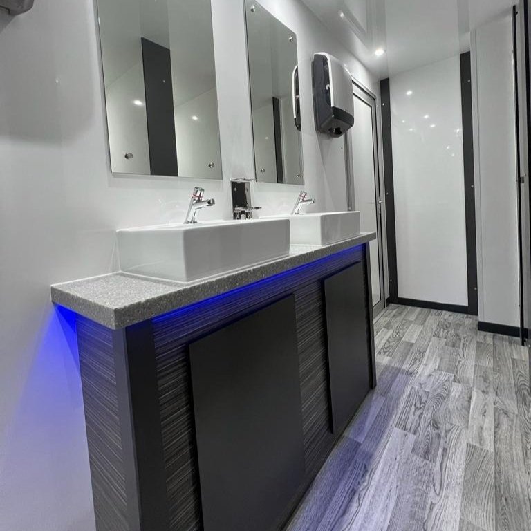 4+2 Standard Sink and Mirrors