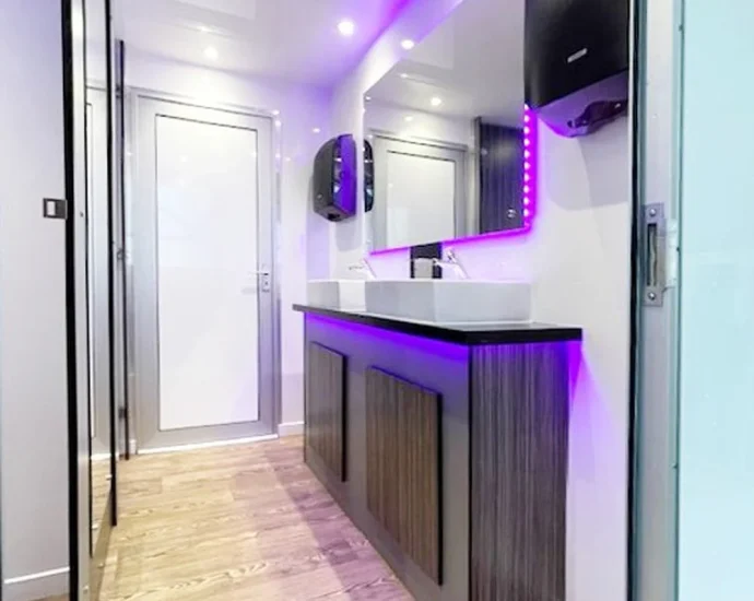 2-1 Toilet Trailer with LED